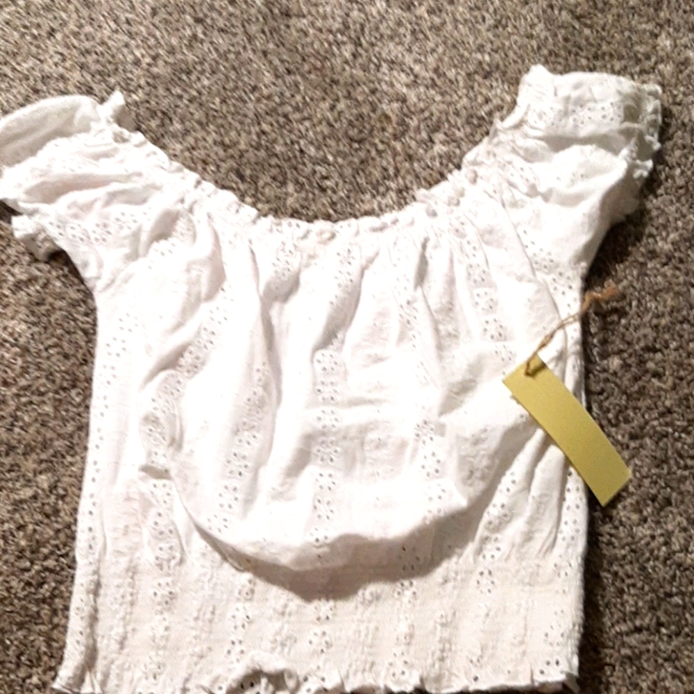 Shoulder top slightly cropped